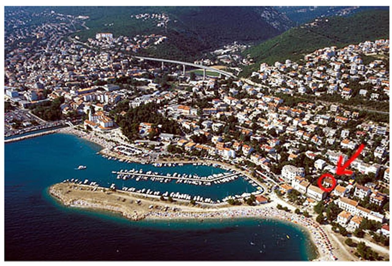 Apartment Crikvenica Car Exterior photo