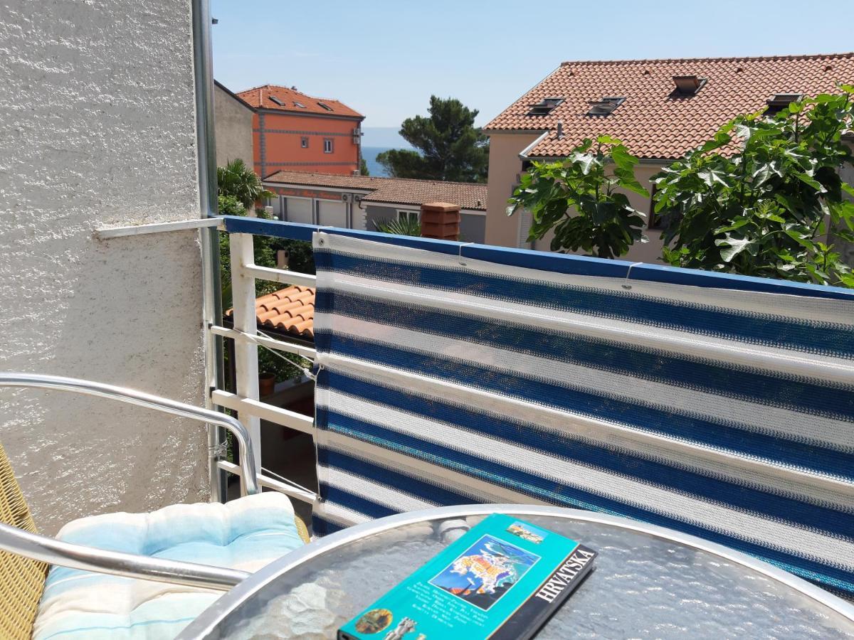 Apartment Crikvenica Car Exterior photo