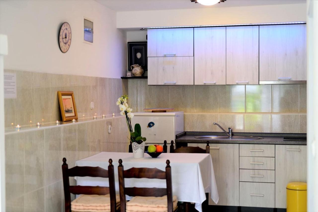 Apartment Crikvenica Car Exterior photo